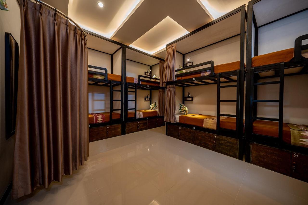 The Moon Hostel Batununggul Exterior photo
