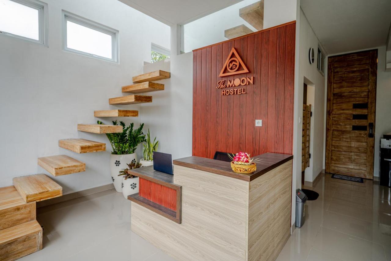 The Moon Hostel Batununggul Exterior photo