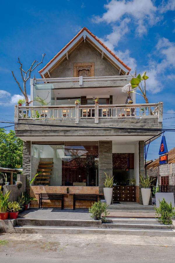 The Moon Hostel Batununggul Exterior photo